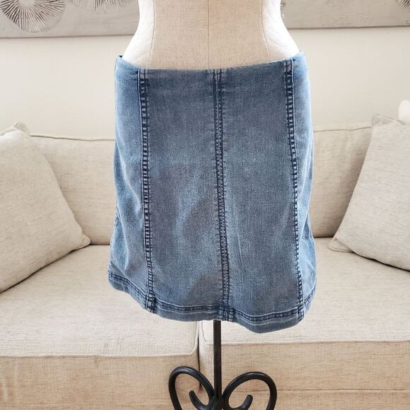 💗 FREE PEOPLE 💗 Modern Femme Denim Mini Skirt - [Size 12] - Picture 3 of 10